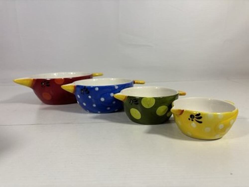 Cracker Barrel Chicken Measuring Cups Set 4 Nesting Ceramic Colorful Farmhouse
